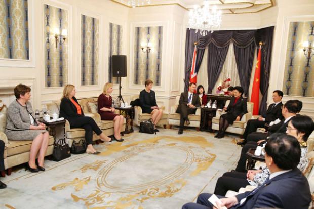 First Minister met with theÊChinese Vice Premier, Madam Liu Yangdong in Shanghai at the start of the UK-China People to People summit along with Ambassador  Dame Barbara Woodward, Ministers Jeremy Hunt, Justine Greening and Karen Bradley.