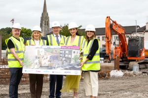 First Minister Michelle O’Neill and deputy First Minister Emma Little-Pengelly pictured with Charles Lamberton, Director of Meenan Square Development, Liam Hannaway Chairperson, Apex Housing Association and Caroline Hendron, Connolly and Fee Limited at the sod cutting ceremony at Meenan Square in Derry~Londonderry, supported by £13 million in funding from The Executive Office’s Urban Villages Initiative